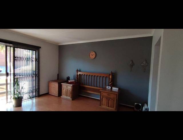 3 BEDROOM TOWNHOUSE FOR SALE IN OAKDENE